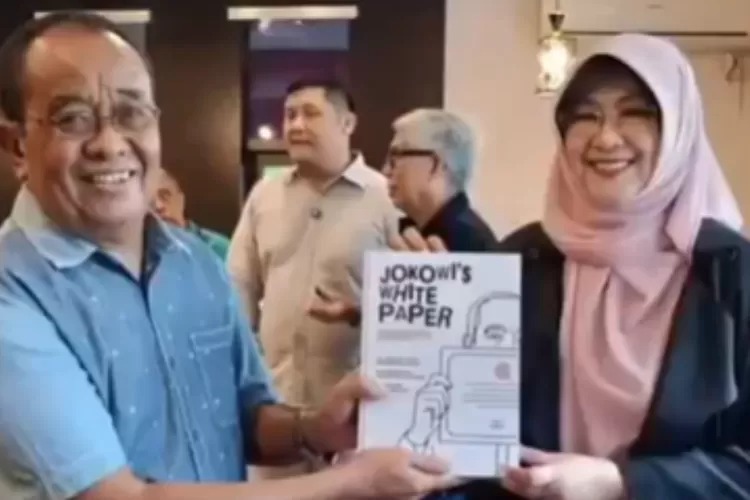 Buku Jokowi White Paper yang diluncurkan di kampus UGM. (X @msaid_didu)